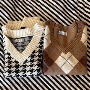 Lot of 2 Hollister V-Neck vests - Brown Argyle / white  Houndstooth size S